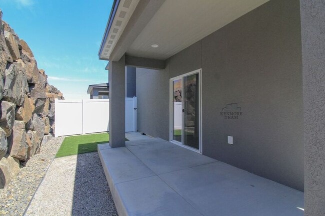 Building Photo - 723 Rio Vista Loop