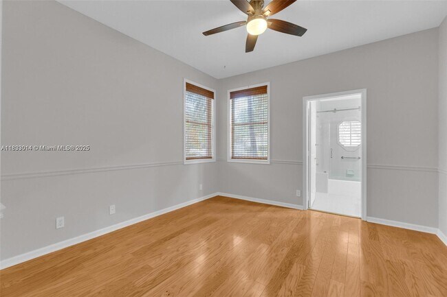 Building Photo - 2553 Bay Pointe Dr