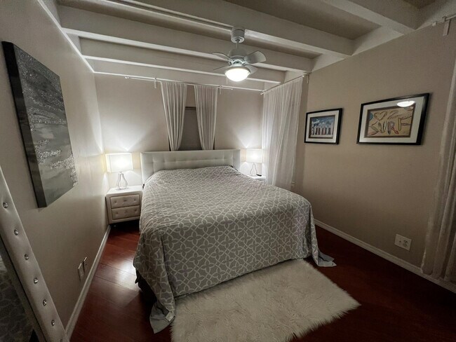 Building Photo - 904 NE 20th Ave