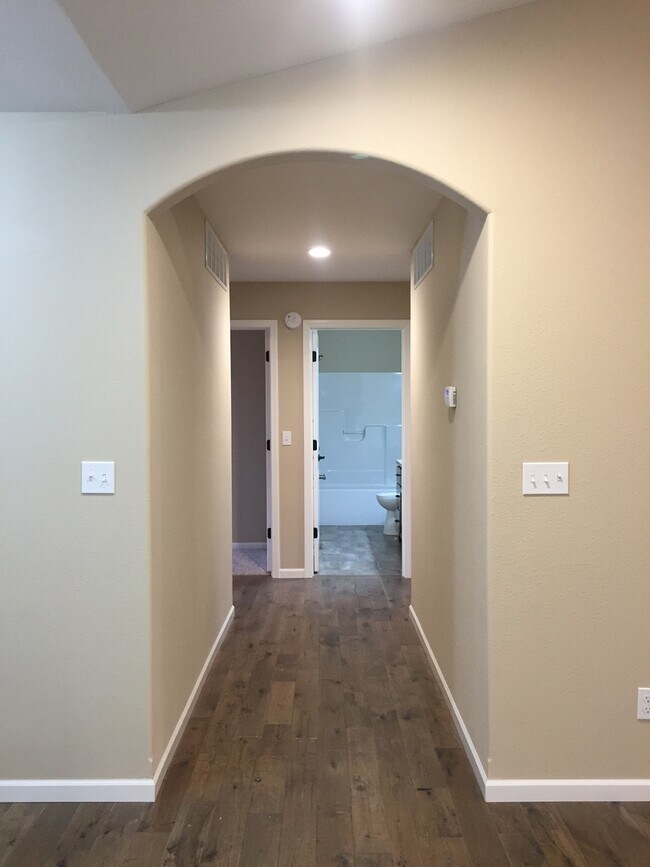 Building Photo - 4Bed/3Bath, House, Quiet Subdivision!