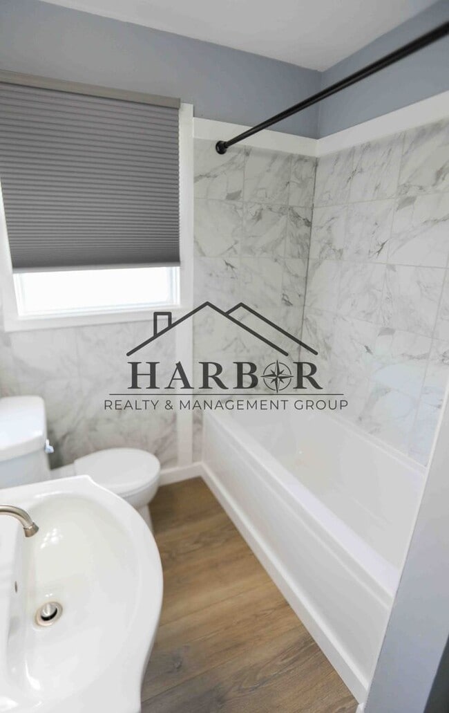 Building Photo - Newly Renovated 2 bedroom in SW Rochester!