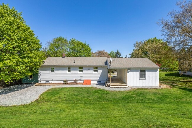 Building Photo - Renovated Ranch 3 BR/1BA/1 car garage w Fu...