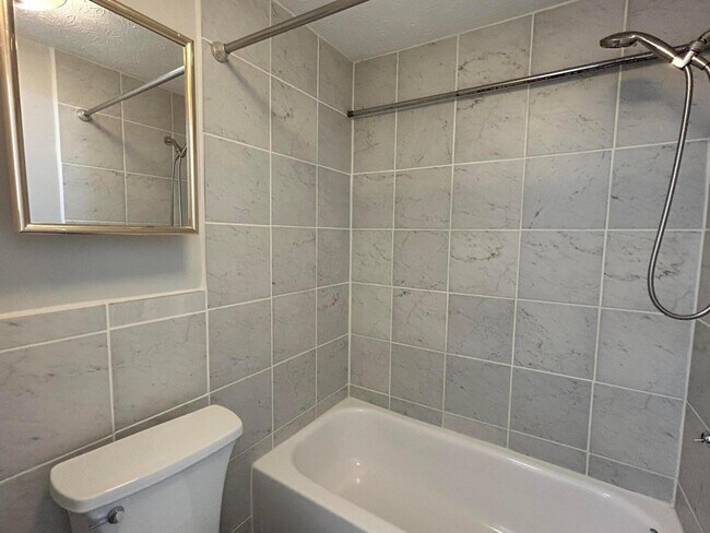 Building Photo - 2846 Avati Dr