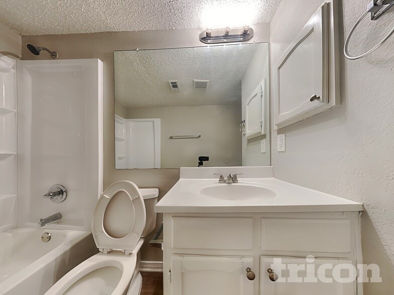 Building Photo - 5620 Oregon Trail Ct