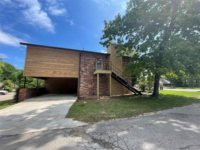Building Photo - 2A Thunderbird Dr
