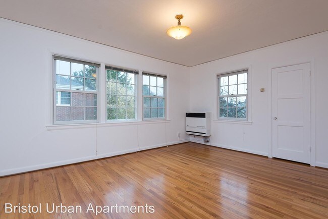 Building Photo - 5520 NE Sandycrest Terrace