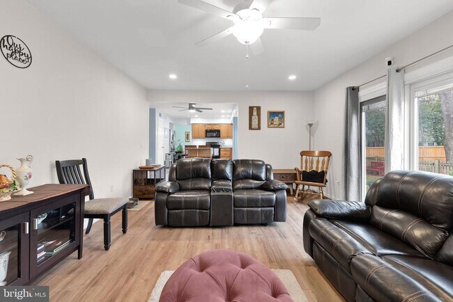 Building Photo - 15728 Beau Ridge Dr