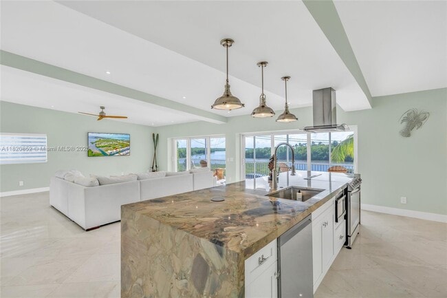 Building Photo - 155 Coco Plum Rd S