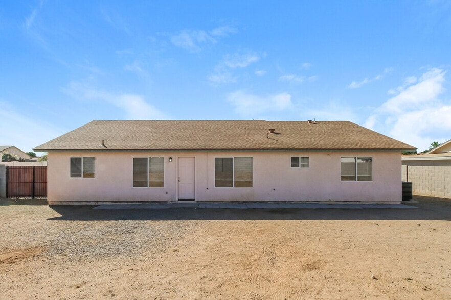 Building Photo - 8046 E Fairfield St