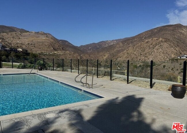 Building Photo - 6200 Tapia Dr