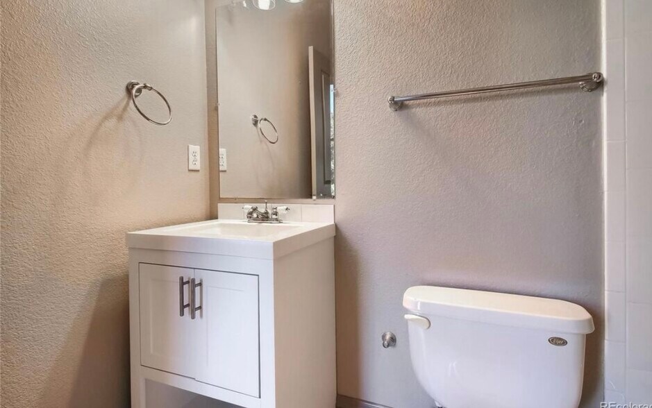 Building Photo - 3211 Zuni St