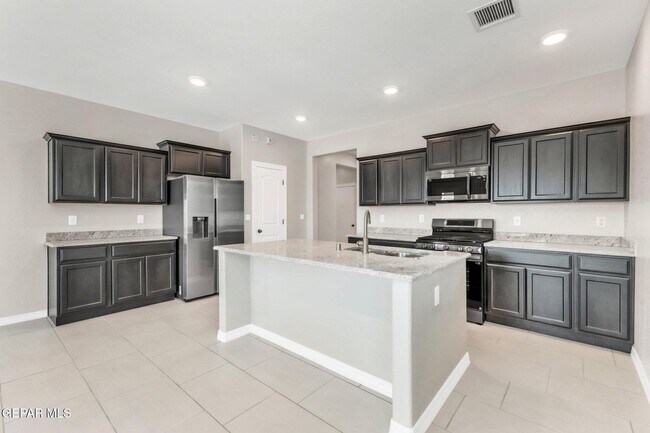 Building Photo - 1644 Folkstone St