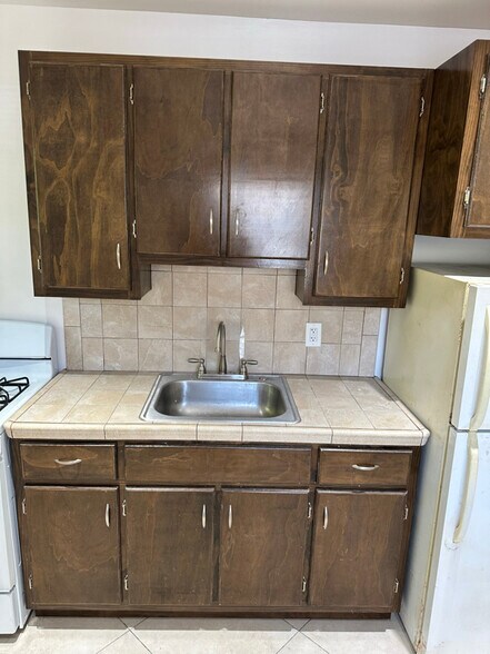 Building Photo - 2038 Highland Ave