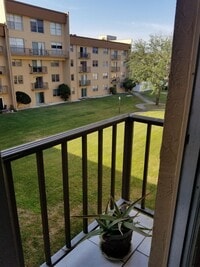 Building Photo - $300 OFF FIRST MONTHS RENT! Tampa Racquet Club!