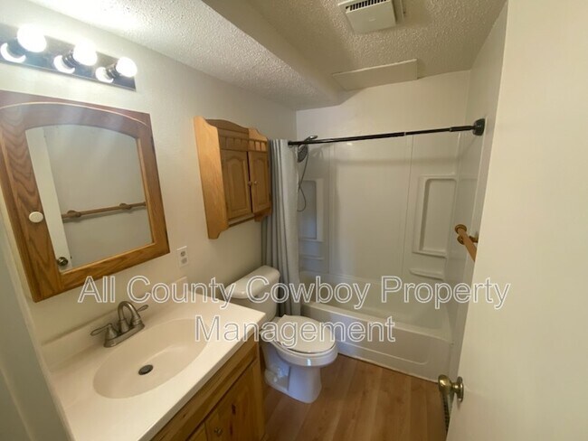 Building Photo - 704 Ferris Ct