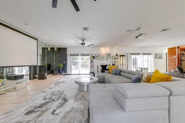 Building Photo - 3609 SW 58th Ave