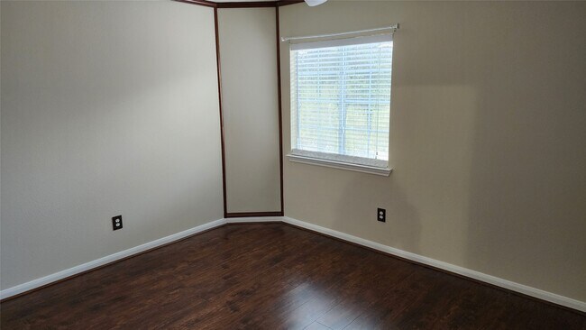 Building Photo - 3911 Falvel Cove Dr