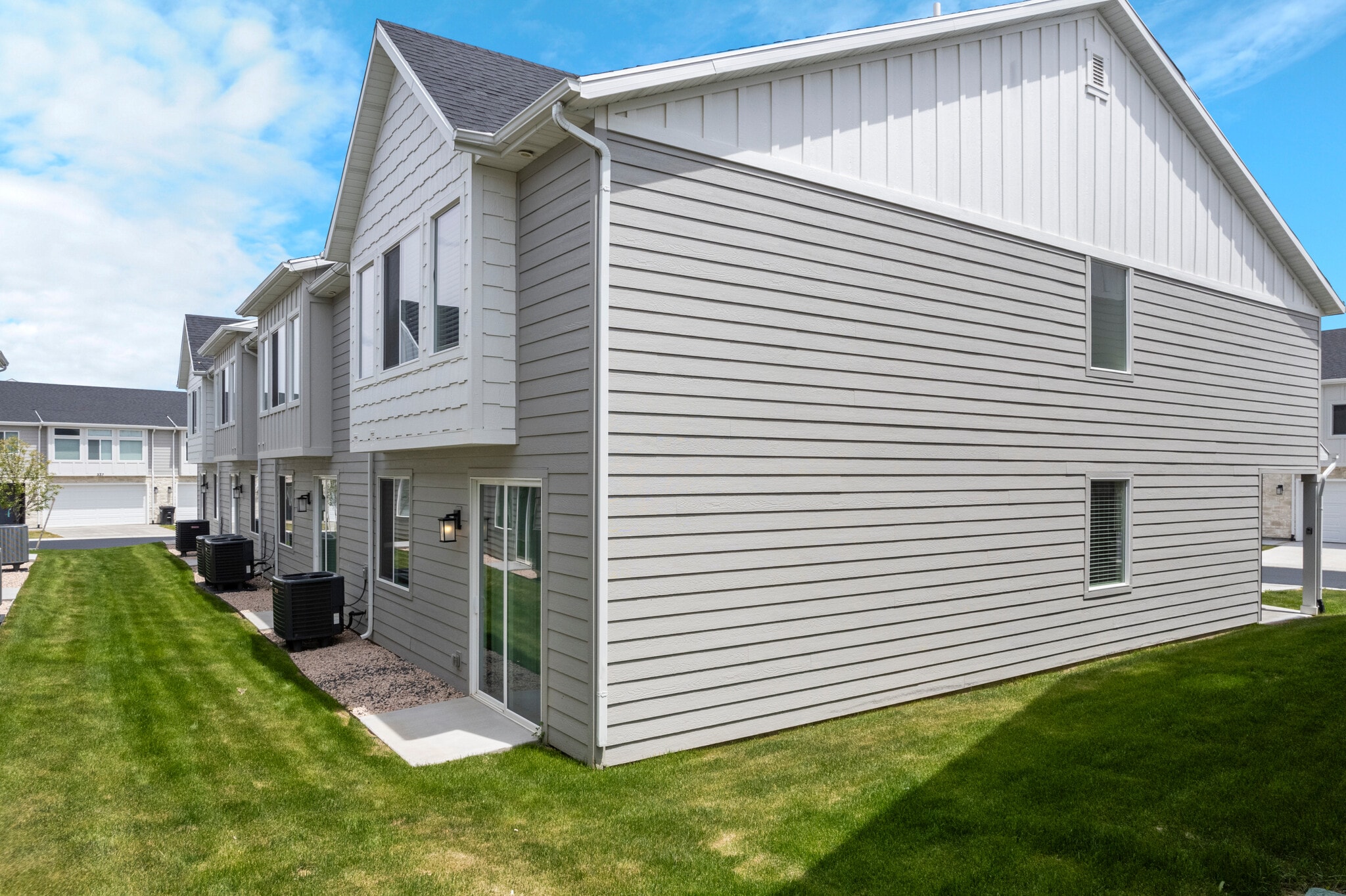 Building Photo - 569 N Richland Valley St