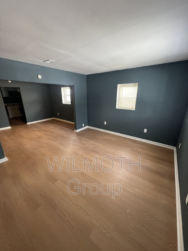 Building Photo - 2532 N Temple Ave