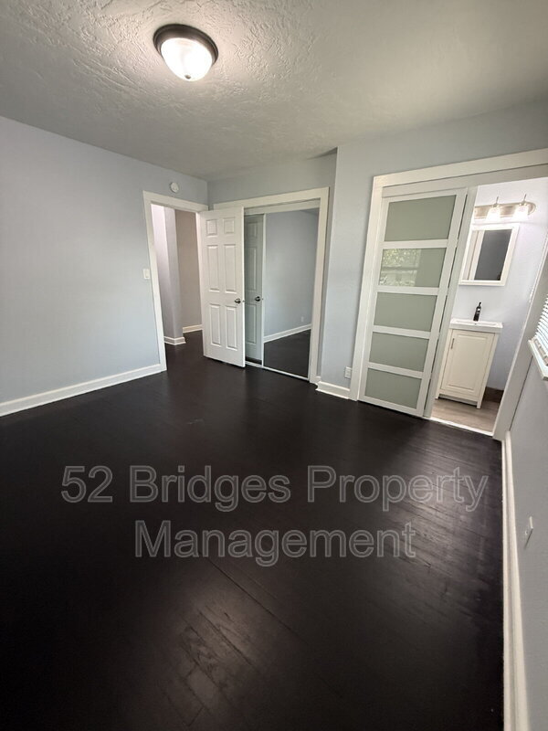 Building Photo - 2904 E 40th Ct