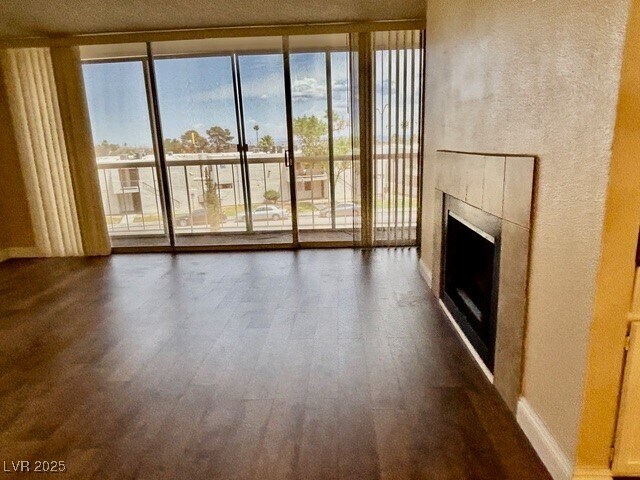 Building Photo - 750 S Royal Crest Cir
