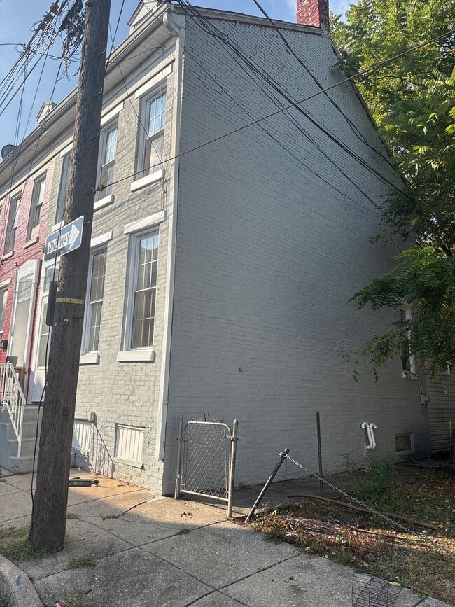 Building Photo - 2-3 Bedroom 1 Bath House-York City SD