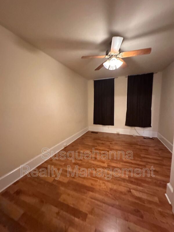 Building Photo - 342 N Mulberry St