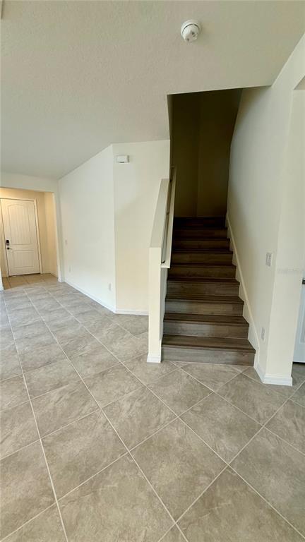 Building Photo - 3581 Dovetail Ave