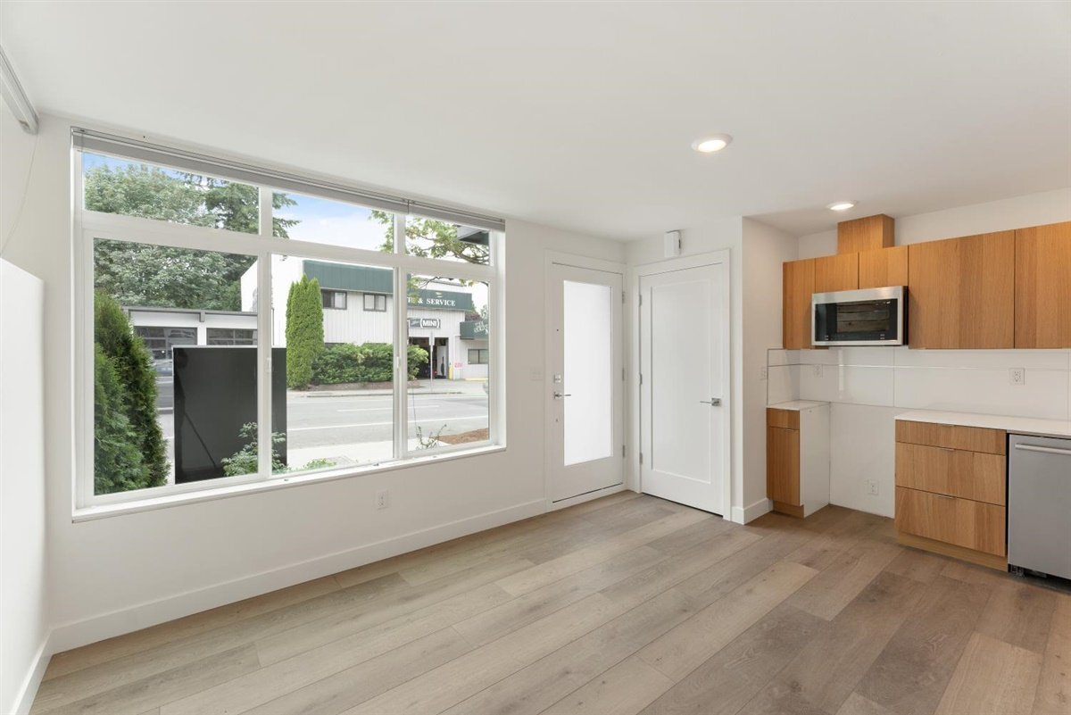 Building Photo - 5810 Roosevelt Way NE