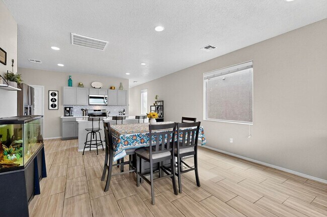 Building Photo - For Rent | Unfurnished Home | 4 Bed / 2.5 Bath | 2 Car Garage | 2-Story | Rio Rancho | Solar