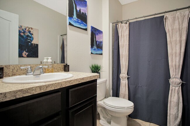 Building Photo - Discover this lovely 4-bedroom, 2-bath home in the sought-after Squires Grove community