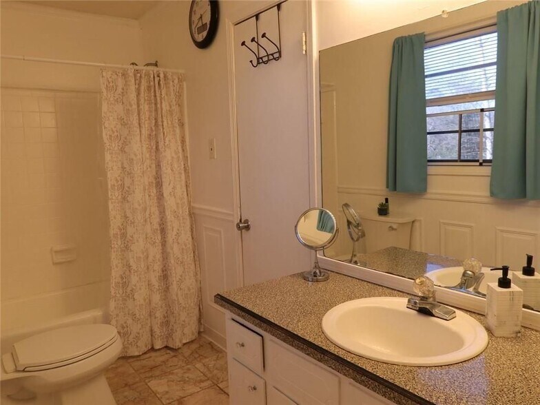 Building Photo - 651 Mincey Woods Ct