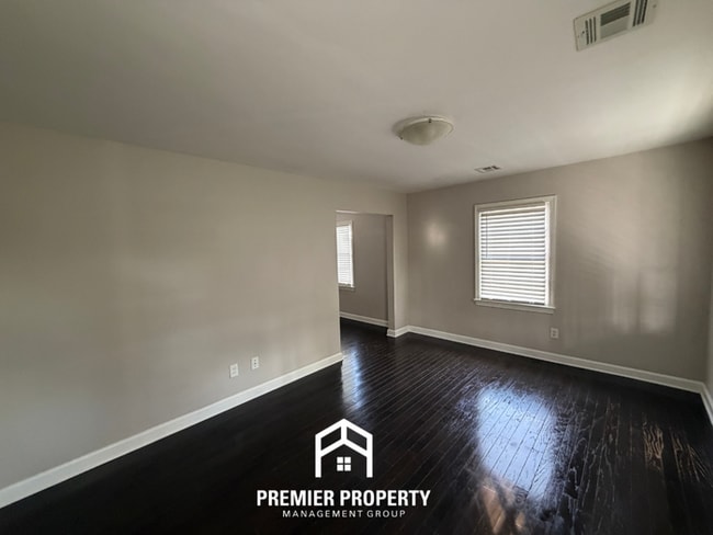 Building Photo - Stunning 3BR Memphis Home with Fenced Backyard & Patio