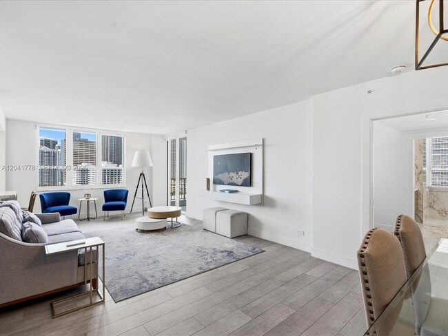 Building Photo - 701 Brickell Key Blvd