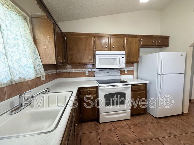 Building Photo - 1386 Lakeside Dr