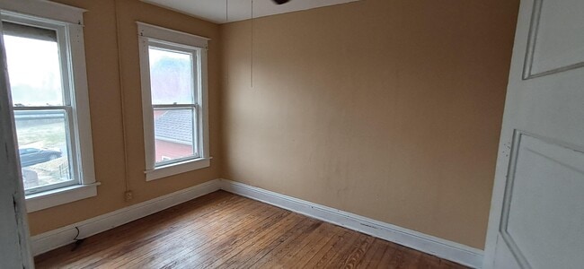 Building Photo - 704 N 12th St