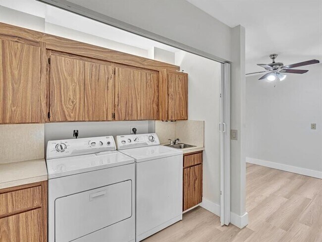 Building Photo - 1711 Whitehall Dr