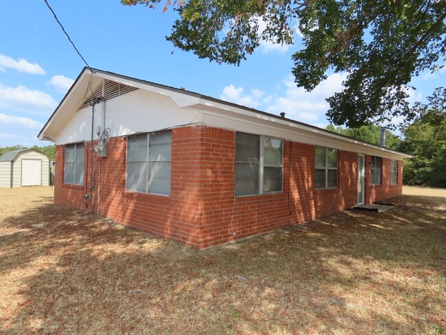 Building Photo - Country Living in Arp! 3 Bedroom, 1 Bath H...