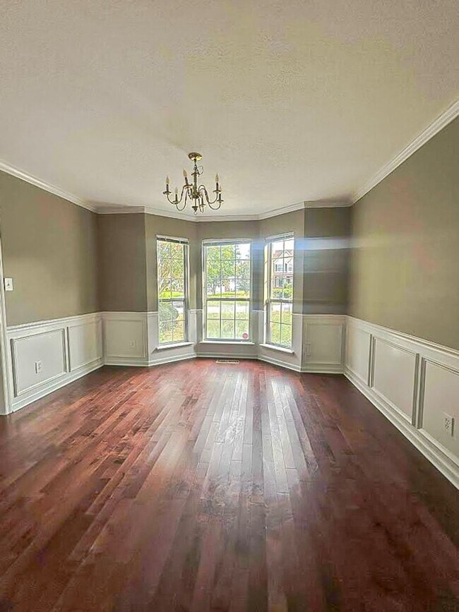 Building Photo - 3007 St James Pl