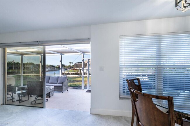 Building Photo - 149 Crescent Dr