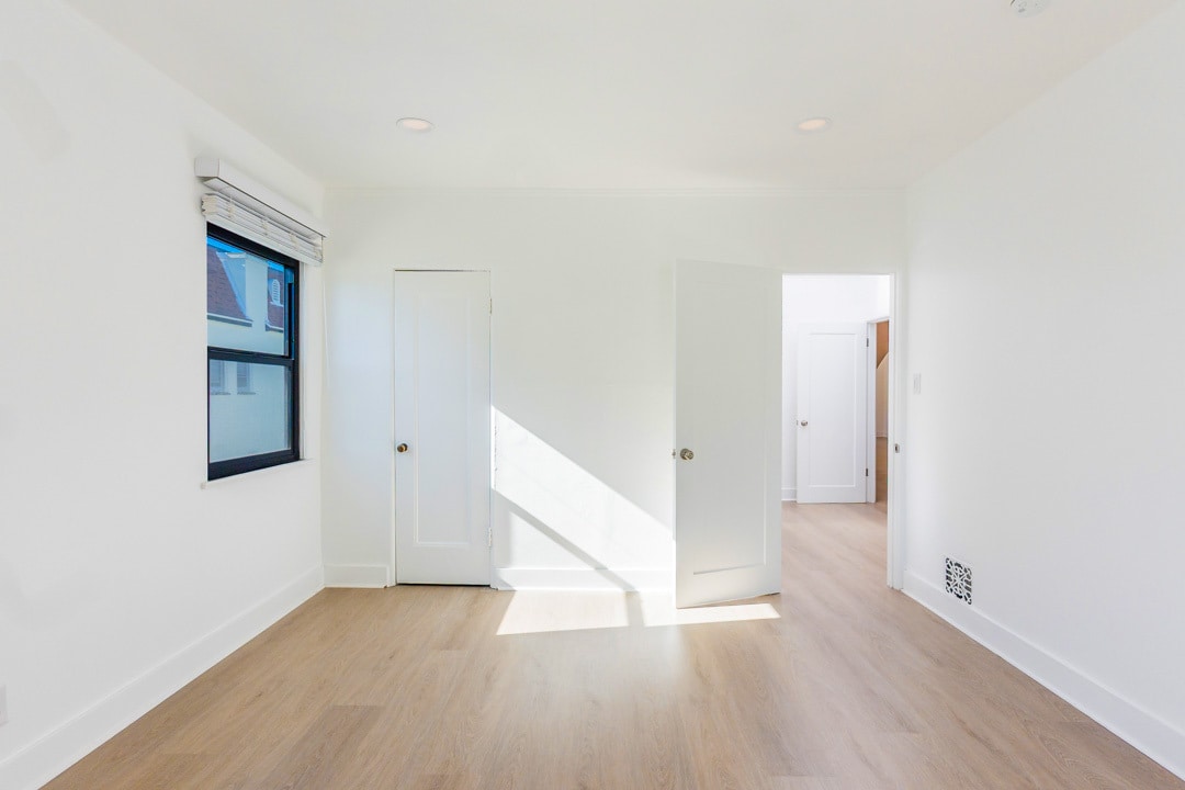 Building Photo - 128 S Harper Ave