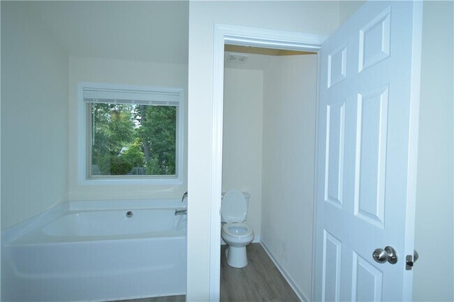 Building Photo - 3094 Tofte Dr