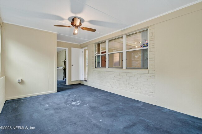 Building Photo - 6191 Mercer Cir E