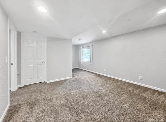 Building Photo - 5472 Balsam Ct