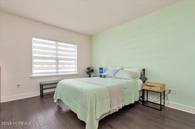 Building Photo - 29 Midway Rd N