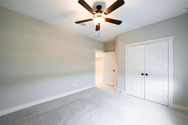 Building Photo - 10922 Brambling Wood Dr
