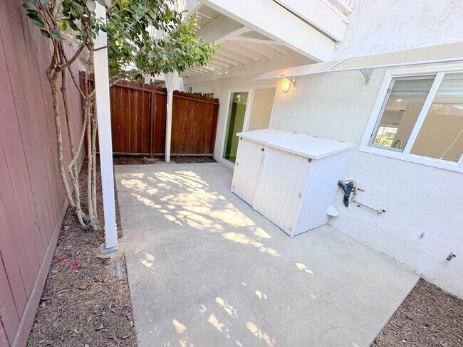 Building Photo - 3305 Green Ln
