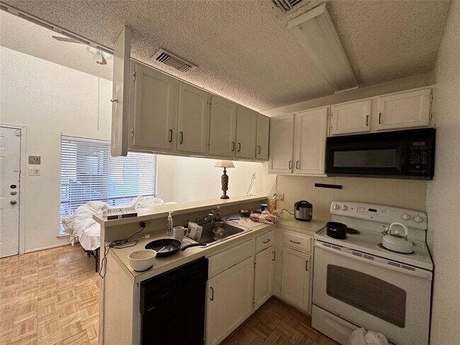 Building Photo - 2815 Rio Grande St