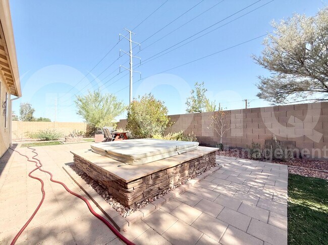 Building Photo - 7704 S 23rd Ln
