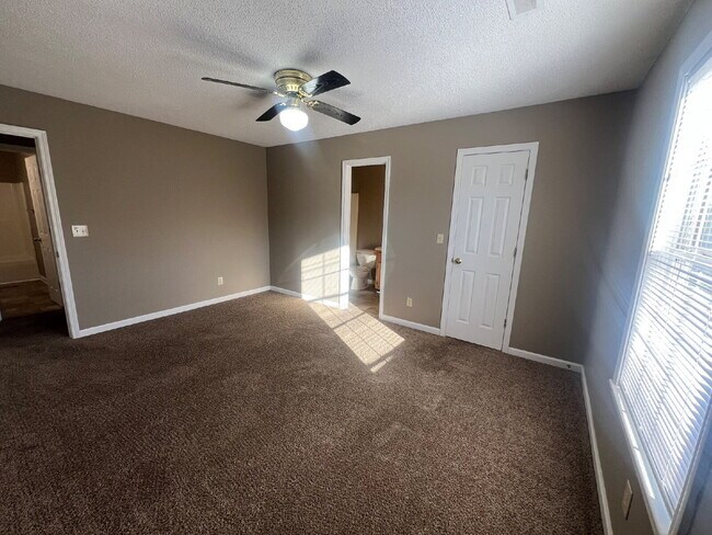 Building Photo - 3864 NORTHEAST DRIVE UNIT C CLARKSVILLE, TN 37042